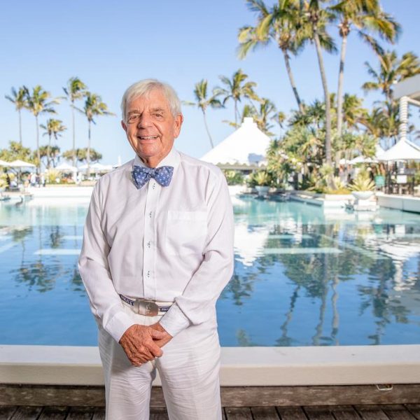 Desmond Brooks chào tạm biệt Sheraton Mirage sau khi bán căn hộ áp mái