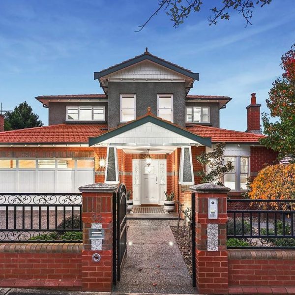 Kết thúc phiên đấu giá ở Melbourne: Ngôi nhà đứng đầu Moonee Ponds dự trữ thêm 500 nghìn đô la trong đợt giảm giá ‘đầy cảm xúc’