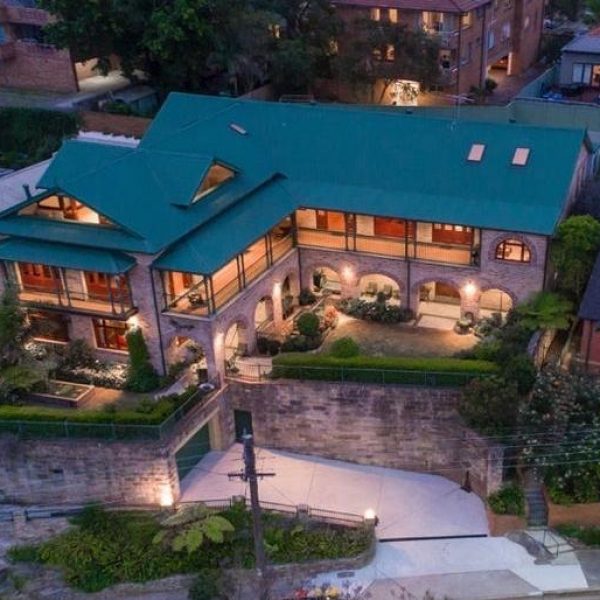 Ngôi nhà Rozelle mang tính biểu tượng The Grays được bán với giá 6,75 triệu đô la, phá vỡ kỷ lục ngoại ô