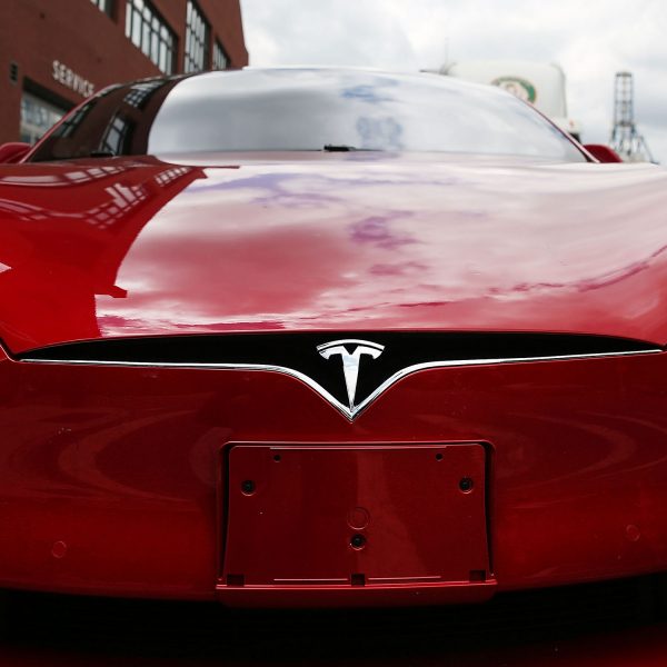 Sáu ngôi nhà sẵn sàng cho Tesla để bán theo nhu cầu tăng đột biến về lưu trữ năng lượng