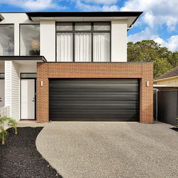 Sự kiện đấu giá hàng loạt thu về 4,2 triệu đô la bán tài sản Adelaide