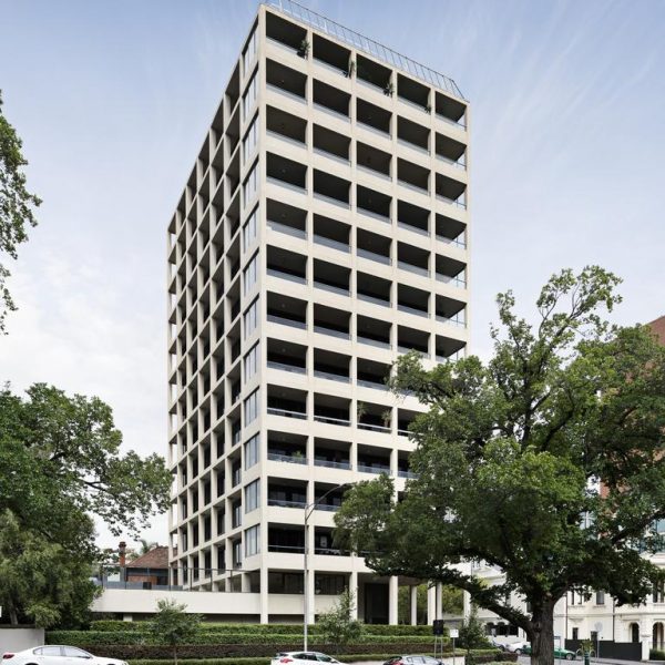 Val Morgan: Gia đình trùm quảng cáo phim bán căn hộ ở Đông Melbourne
