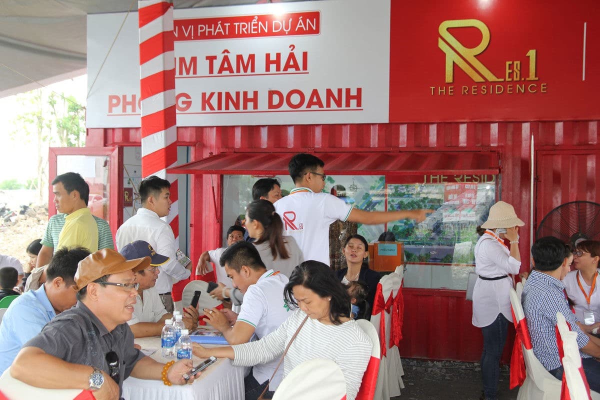 khach hang den rat dong tai le mo ban res 1 - DỰ ÁN RES 1 - THE RESIDENCE 1 VÕ VĂN BÍCH CỦ CHI