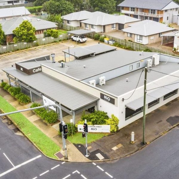 Các nhà đầu tư dạo quanh quán cà phê Toowoomba, tòa nhà văn phòng ở Newtown sau khi niêm yết thông qua Colliers International