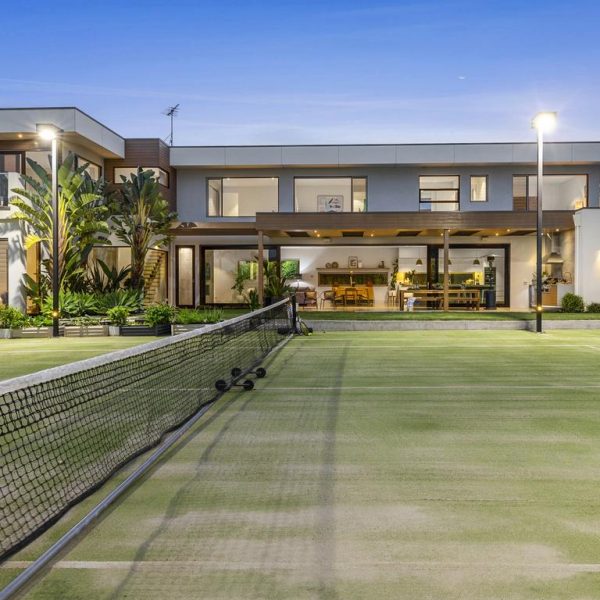 Ngôi nhà Torquay từng đoạt giải thưởng với sân tennis được niêm yết với giá 4 triệu đô la