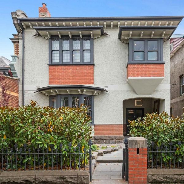 Nhà Lyon, Ballarat: Nhà kiểu Gothic để bán sau khi cải tạo hiện đại