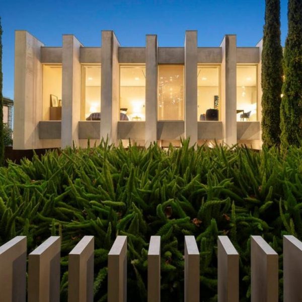 Nhà Toorak điêu khắc như Trung tâm Getty của LA