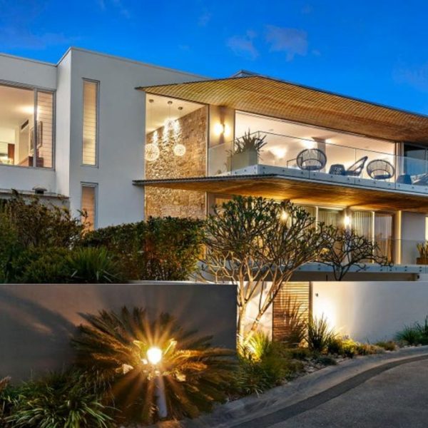 Biệt thự bên bờ biển North Curl Curl do Jennifer Hawkins và Jake Wall xây dựng trên thị trường