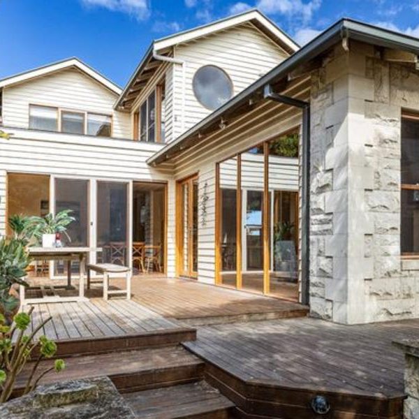 Các nhà cung cấp ở Melbourne đặt dự trữ cao hơn so với hướng dẫn về giá