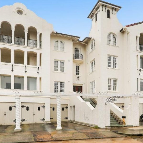 Doanh nhân truyền hình Harry Michaels bán căn hộ đầu tư Point Piper Spanish Mission với giá 3,7 triệu USD