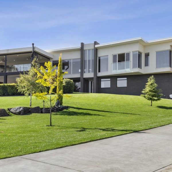 Ngôi nhà sang trọng bên bờ vịnh Bellarine Peninsula được niêm yết giá kỷ lục