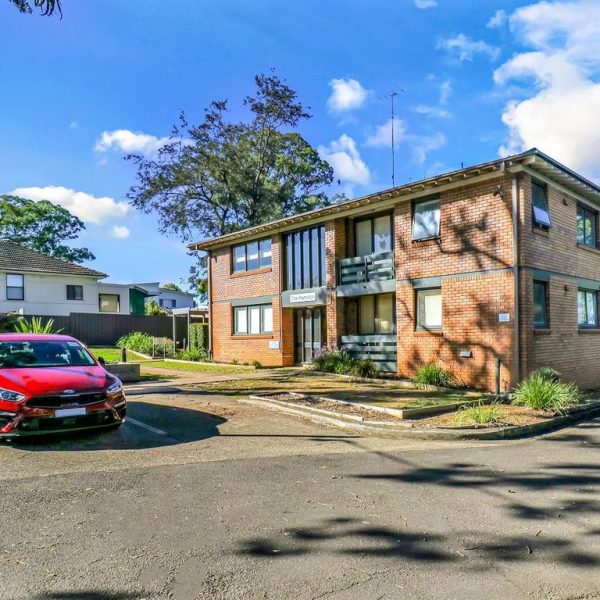 Studio St Marys là cơ sở kinh doanh rẻ nhất ở Sydney sau khi tung ra thị trường với 219.950 USD hướng dẫn